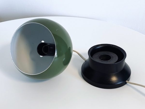 Afbeelding van de groene vintage Horn Belysning kogellampen die in deze advertentie wordt aangeboden