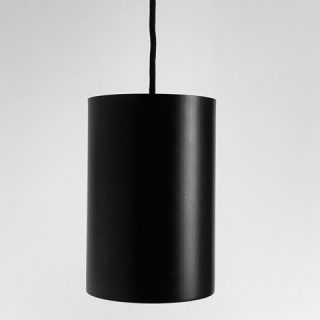 Afbeelding van de vintage Louis Poulsen Cilinder hanglamp type 16512 in de kleur zwart ontworpen door Eila & John Meiling die in deze advertentie wordt aangeboden.
