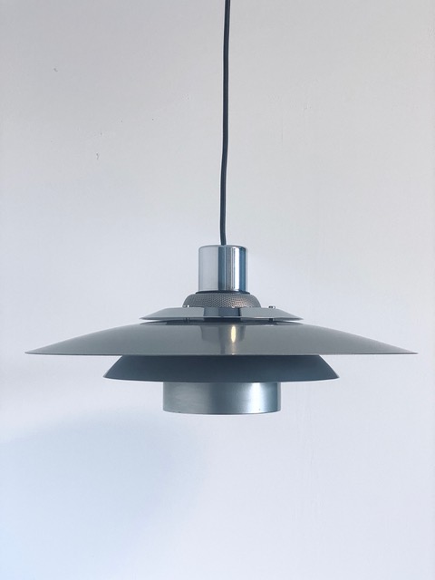 Afbeelding van de vintage Design Light Hanglamp model Korfu in de kleur grijs die in deze advertentie wordt aangeboden.