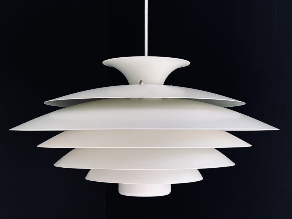 Afbeelding van de Form-Light hanglamp 52580 in de kleur wit die in deze advertentie wordt aangeboden.