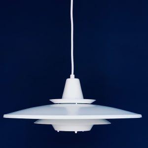 Image of the Vitrika pendant light in the color white model 30001 offered in this advertisement