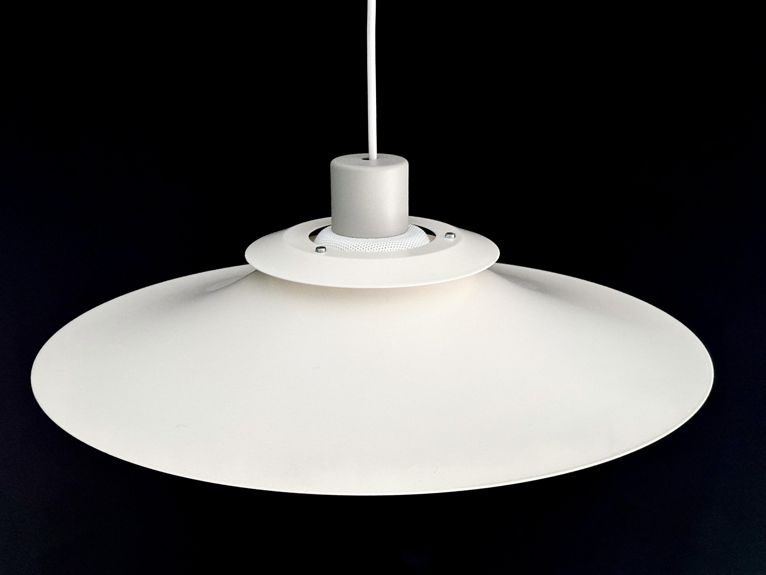 Hanglamp Design in de kleur roomwit met een zand kleurig accent