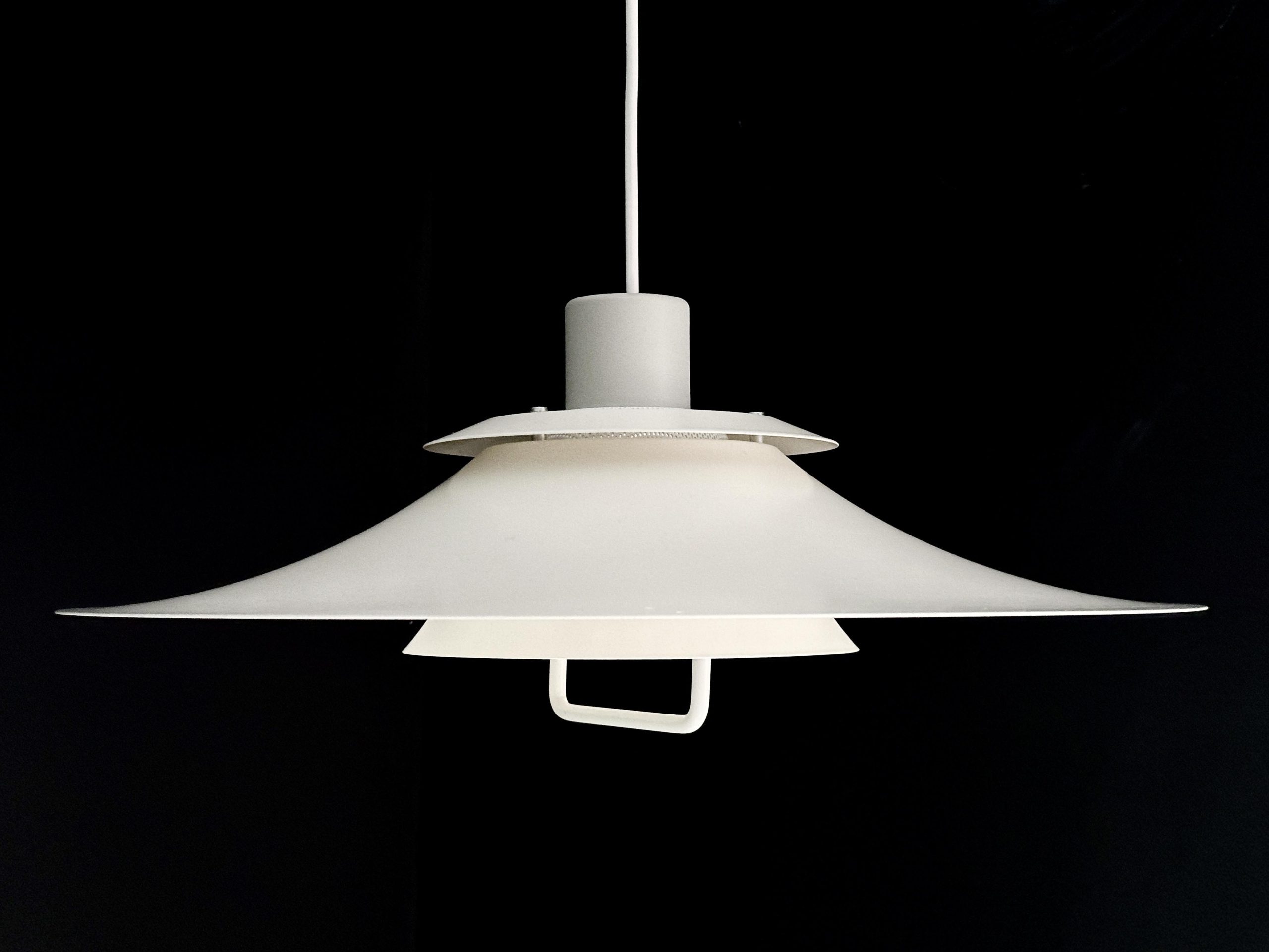 Hanglamp Design in de kleur roomwit met een zand kleurig accent