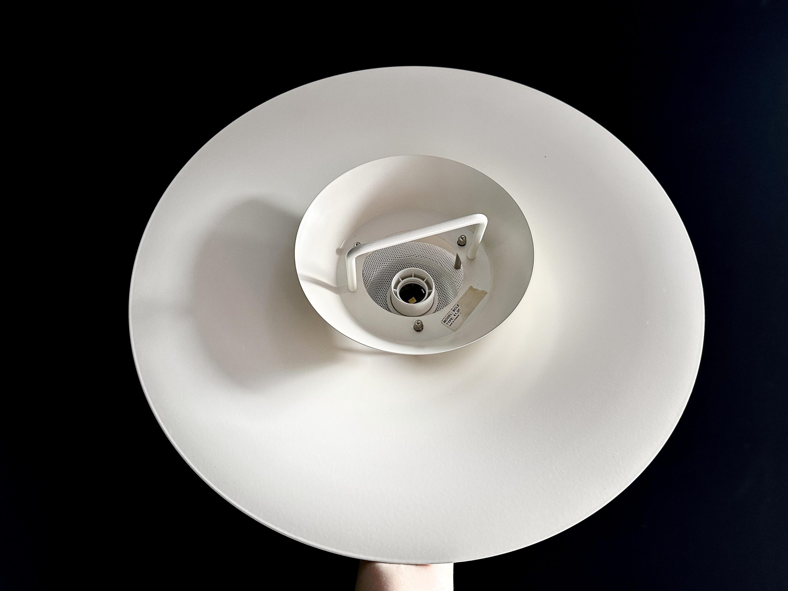 Hanglamp Design in de kleur roomwit met een zand kleurig accent
