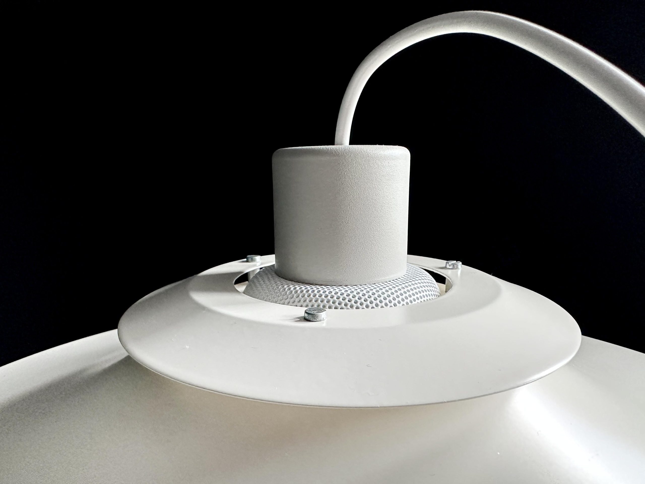Hanglamp Design in de kleur roomwit met een zand kleurig accent