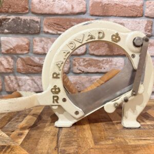 Raadvad broodsnijder creme kleurig met gouden letters