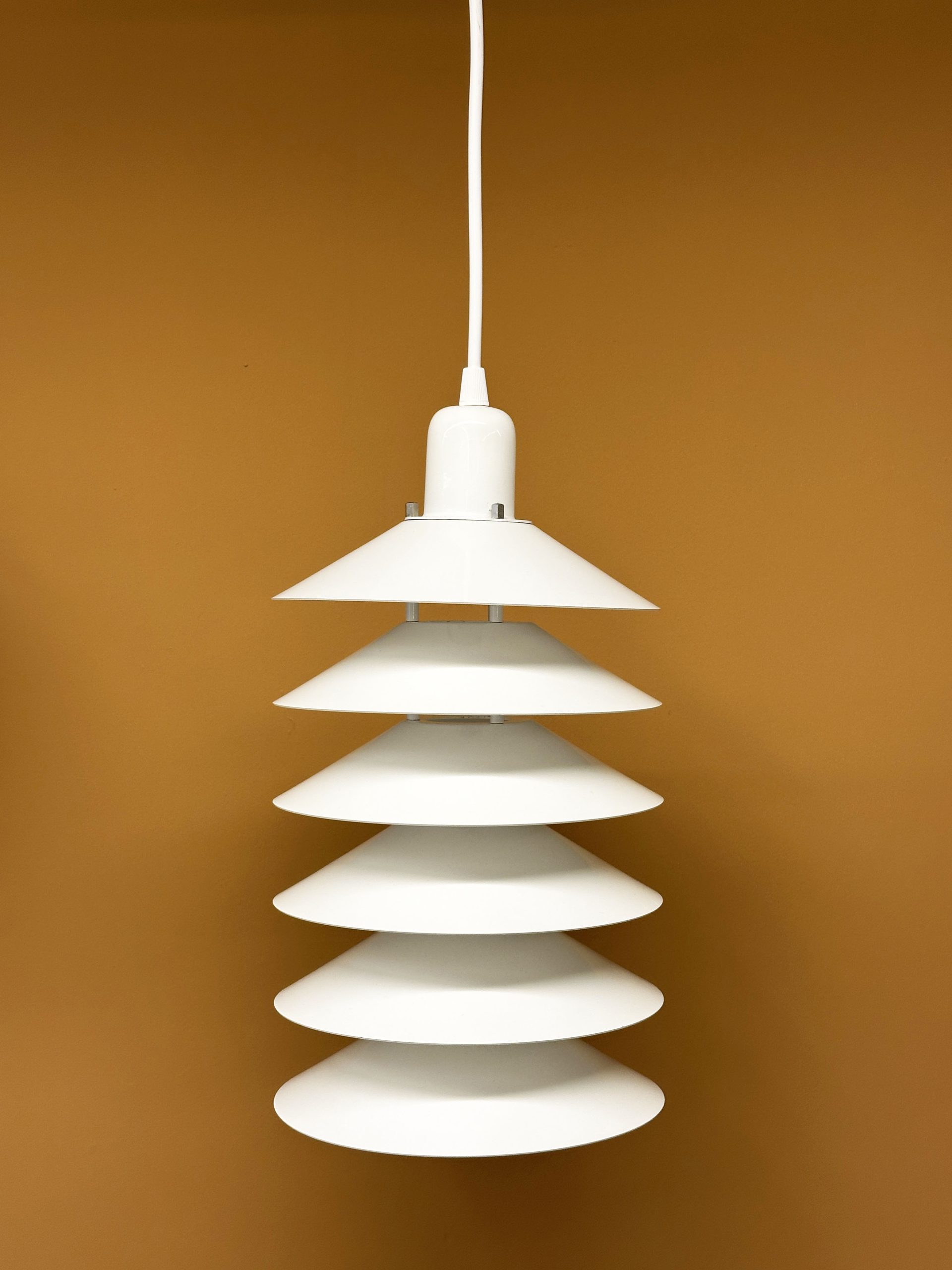 Suspension vintage Tip Top blanche