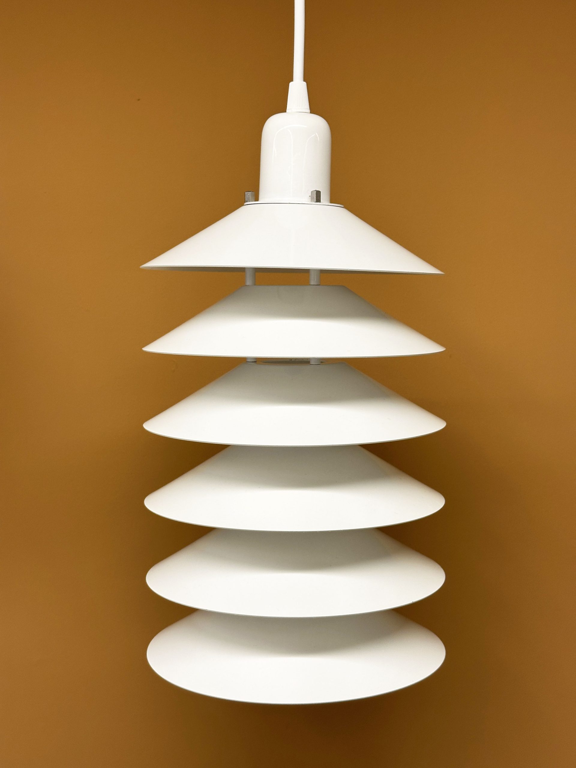 Suspension vintage Tip Top blanche