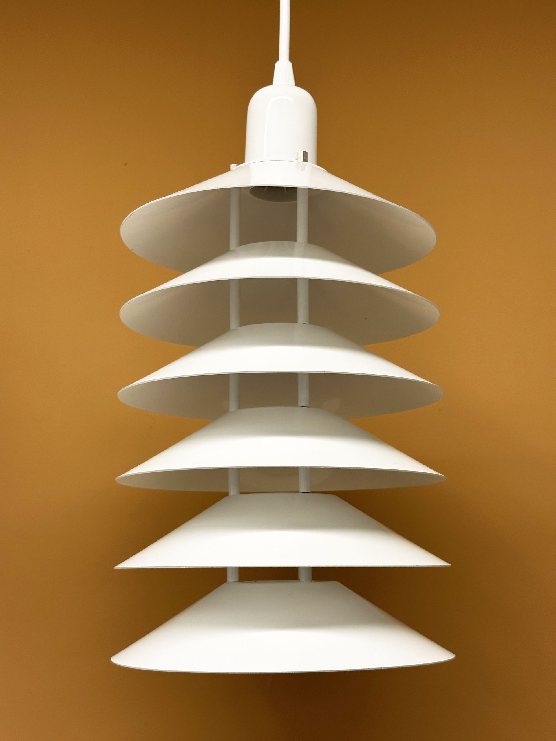 Suspension vintage Tip Top blanche