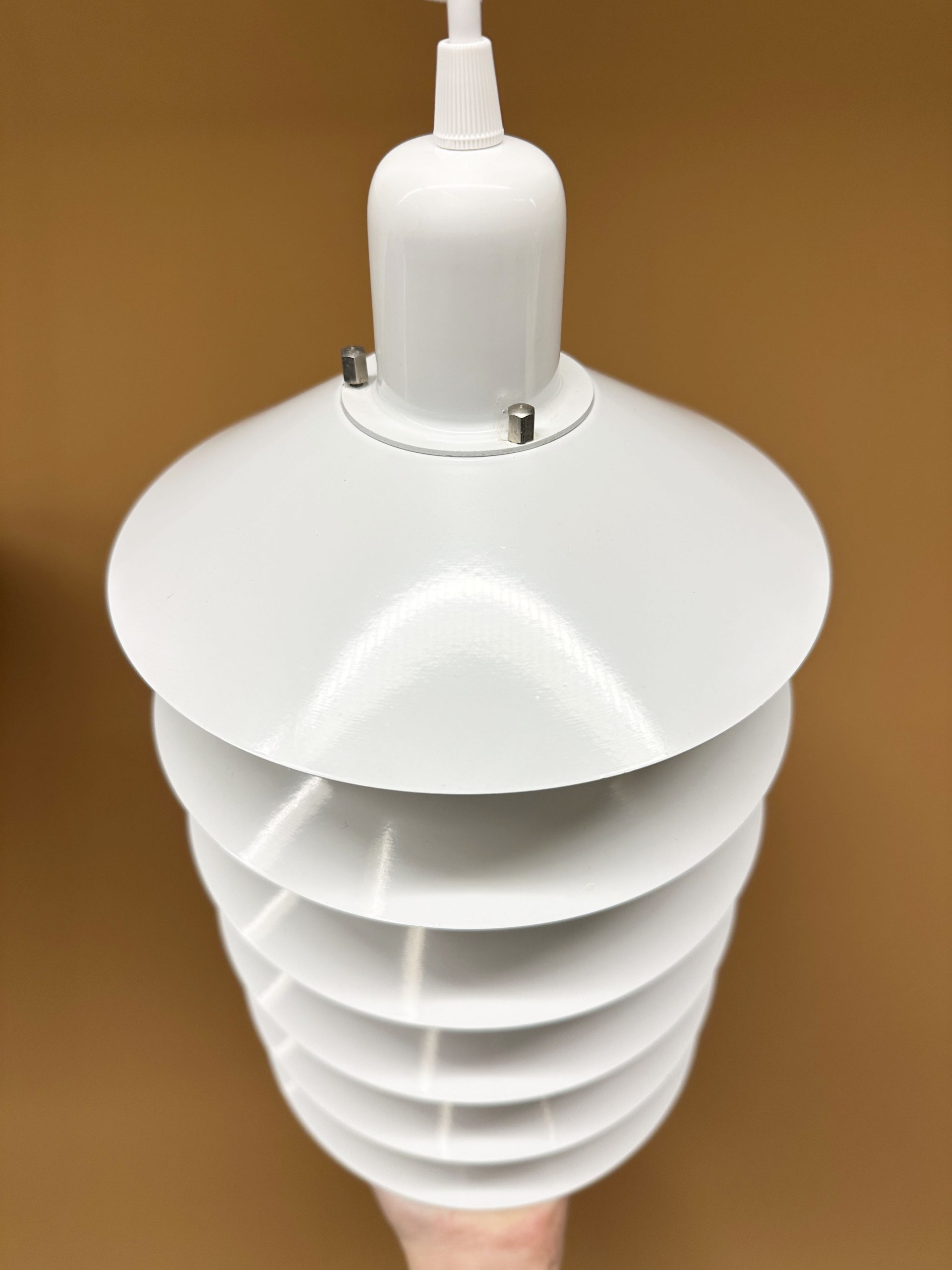 Suspension vintage Tip Top blanche
