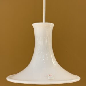 Lampe suspendue Vintage Holmegaard Mandarin Mini par Michael Bang en verre blanc soufflé à la main