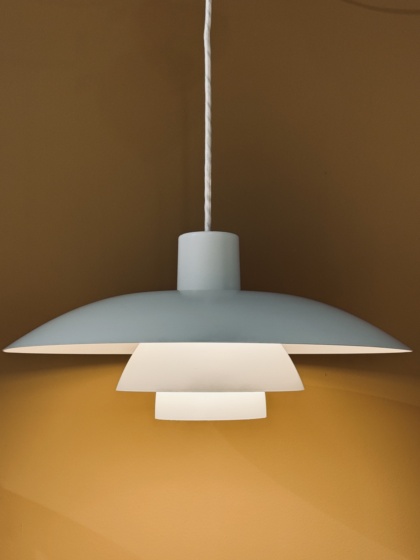 Suspension Louis Poulsen PH 4/3 – Icône du design danois