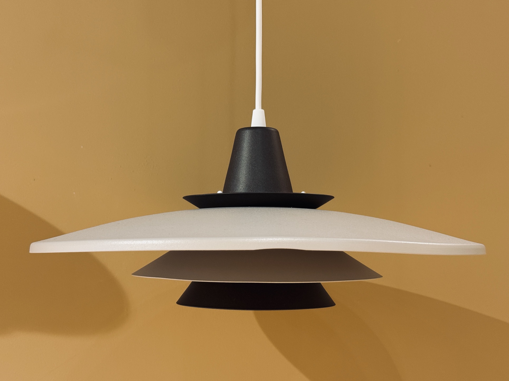 Suspension scandinave vintage taupe et bronze