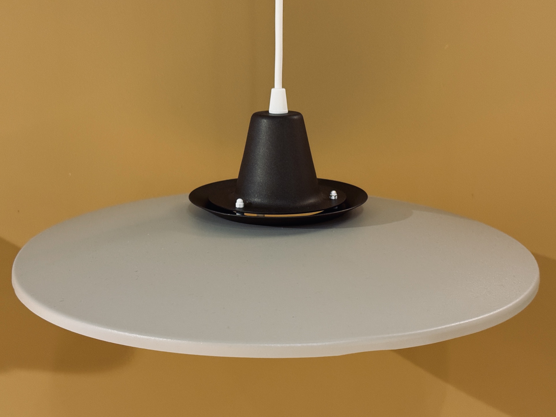 Suspension scandinave vintage taupe et bronze