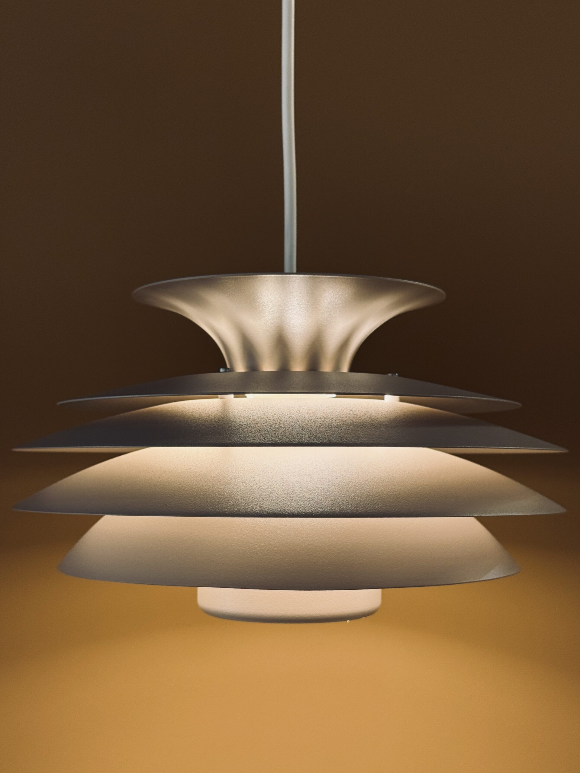 Ensemble de 2 suspensions Top Lamper, couleur taupe, design scandinave vintage