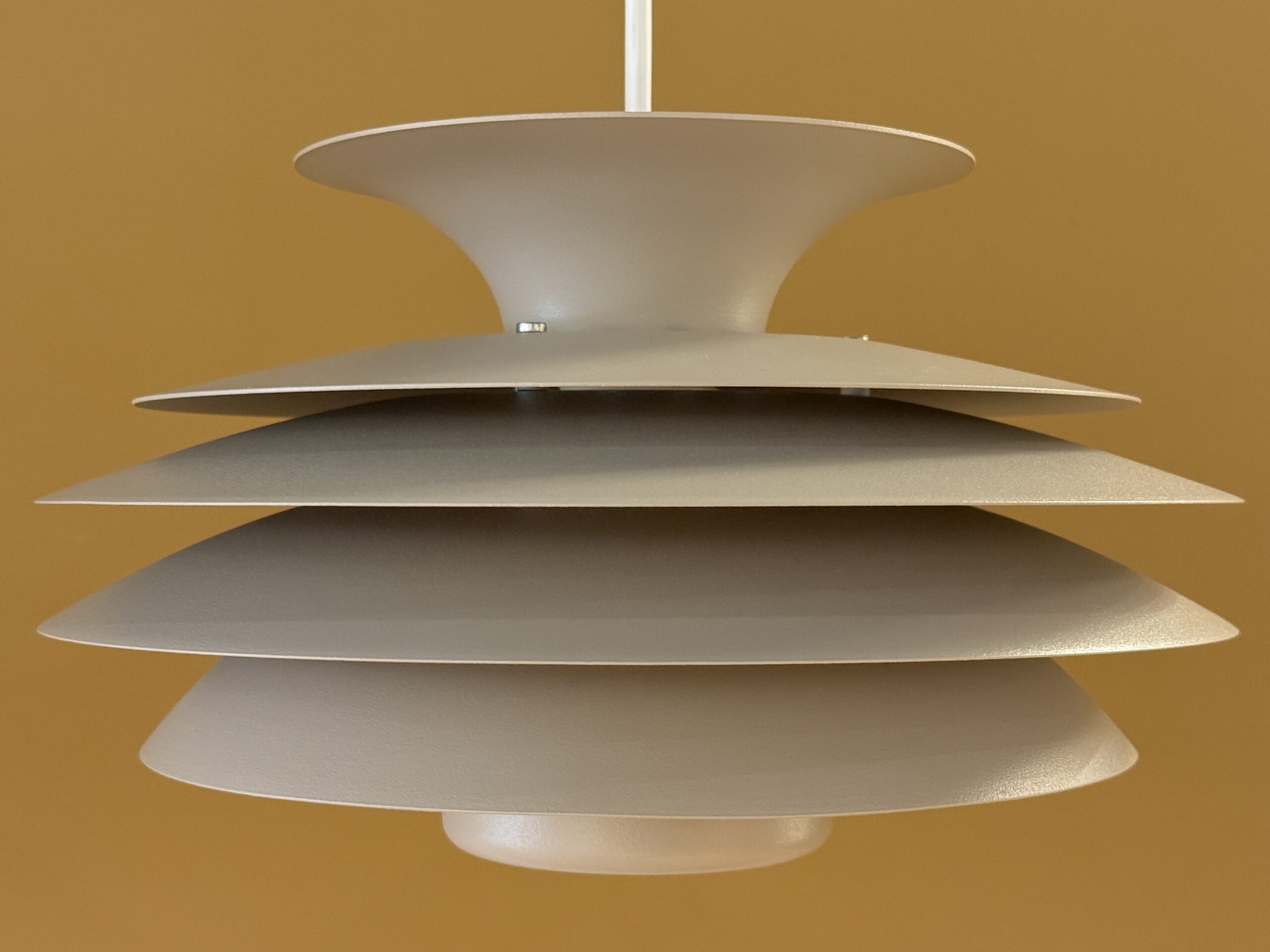 Ensemble de 2 suspensions Top Lamper, couleur taupe, design scandinave vintage