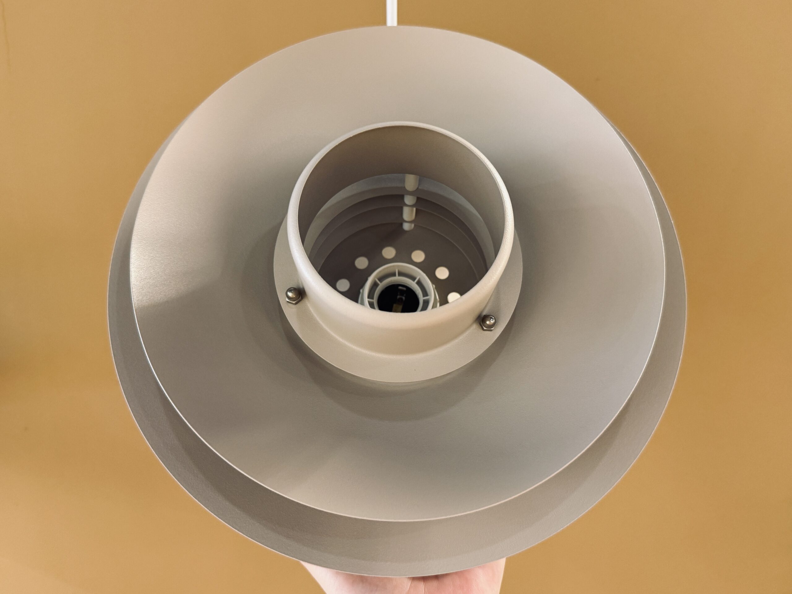 Ensemble de 2 suspensions Top Lamper, couleur taupe, design scandinave vintage