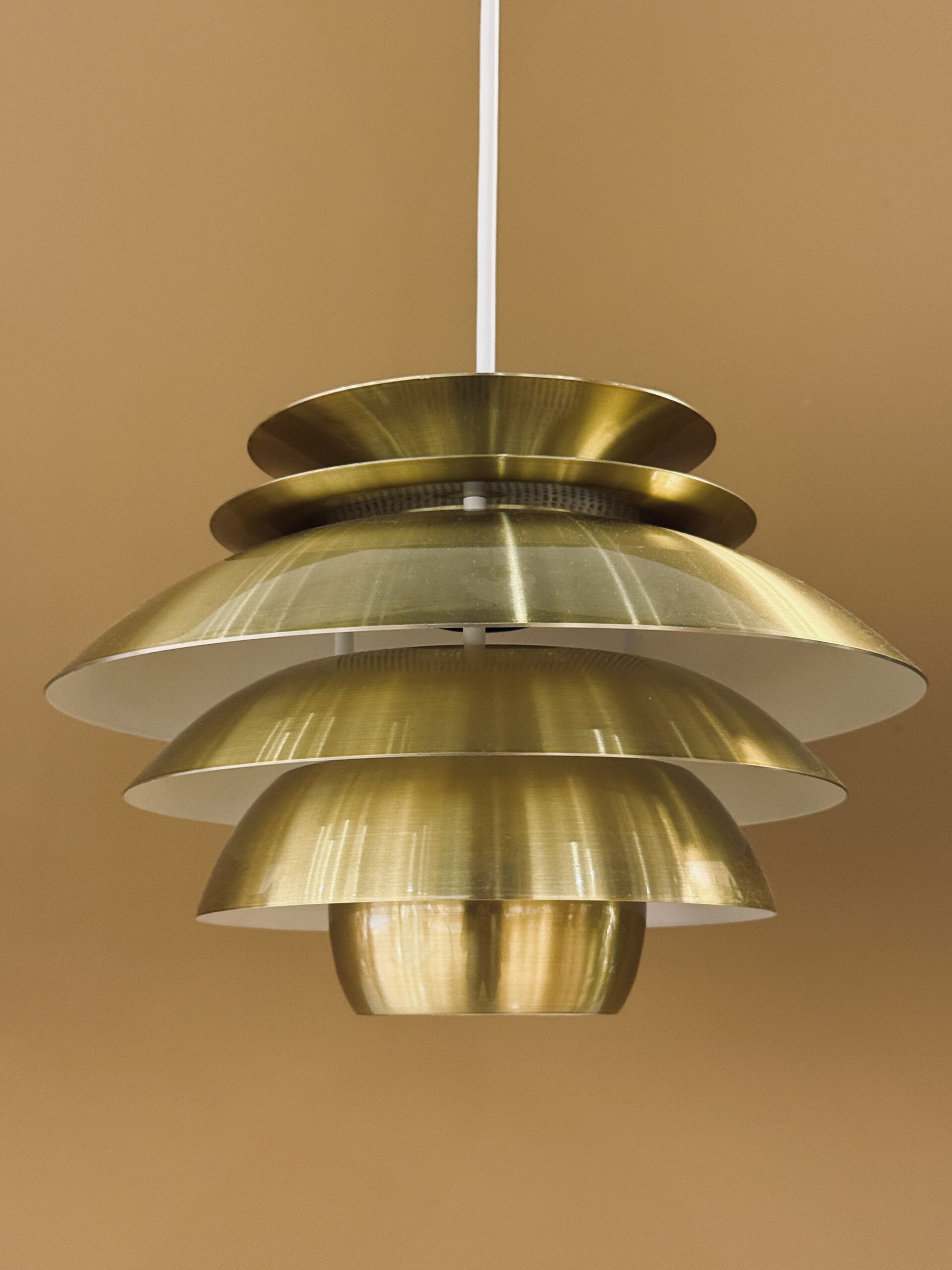 Suspension dorée vintage – Une pièce maîtresse élégante pour le couloir ou l'entrée
