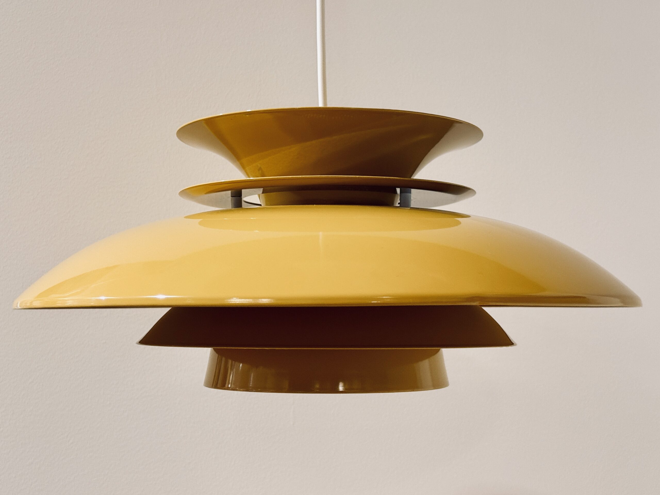 Suspension vintage jaune moutarde pour table de salle à manger ou cuisine