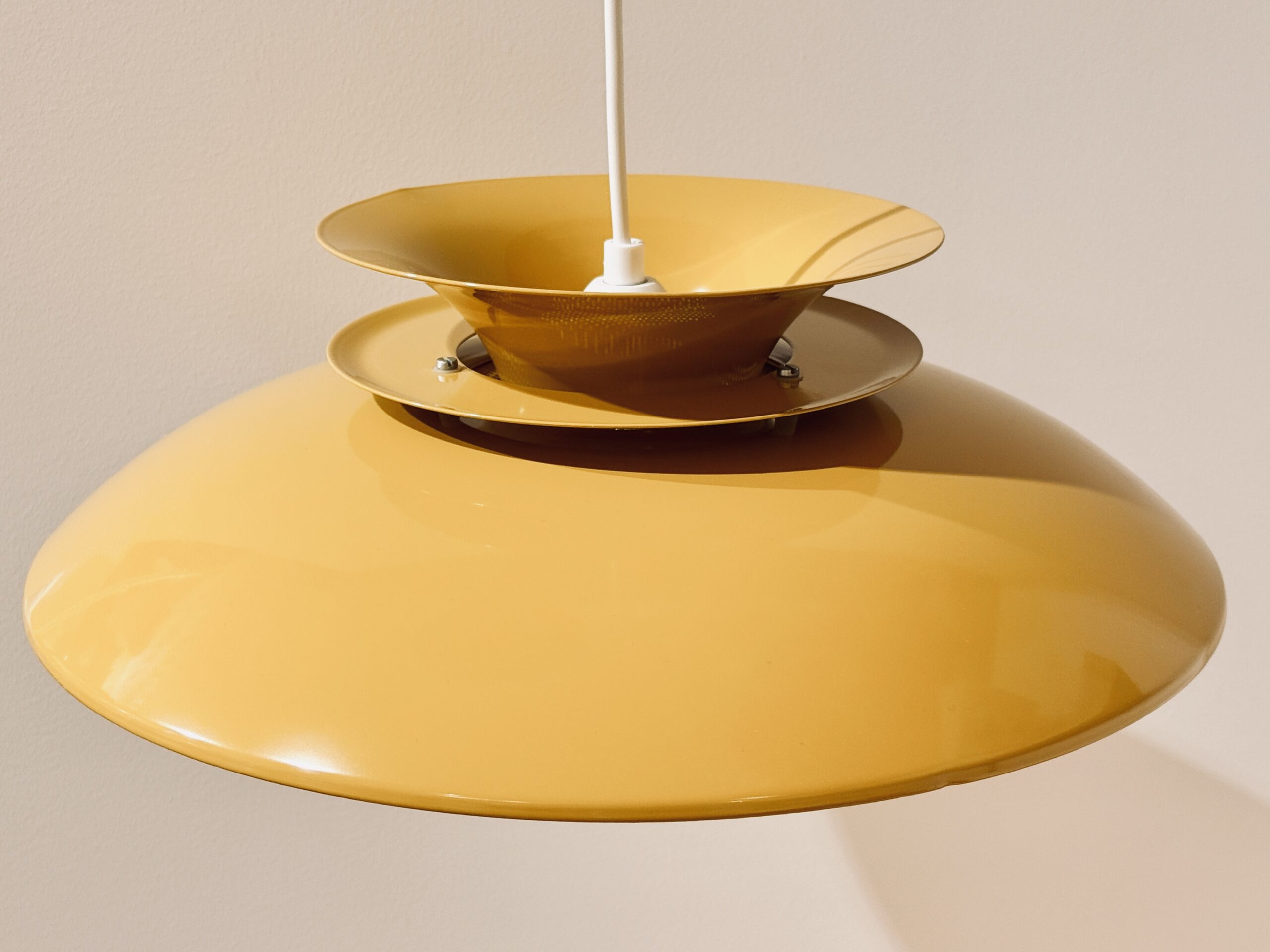Suspension vintage jaune moutarde pour table de salle à manger ou cuisine