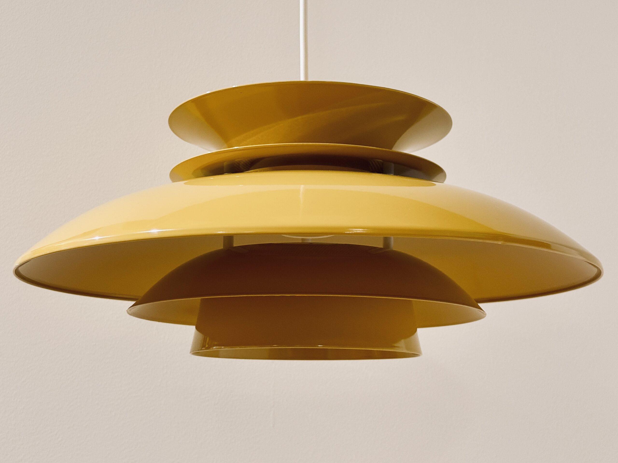 Suspension vintage jaune moutarde pour table de salle à manger ou cuisine